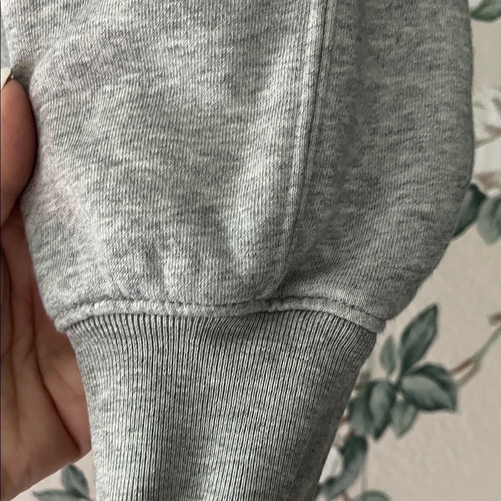 💁♀️WOMENS GAP Light Gray Hoodie with Pink Logo - Picture 4 of 9